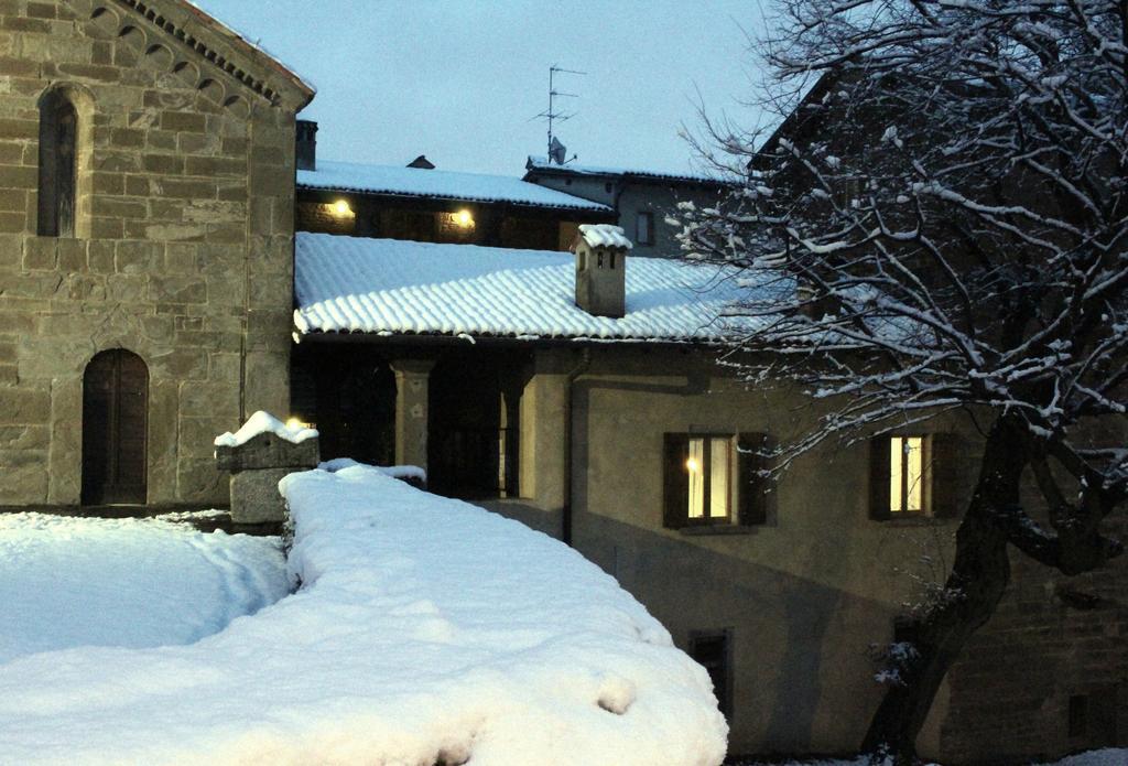 Historical House Medieval Abbey - Al Chiostro Sotto il Monte Δωμάτιο φωτογραφία